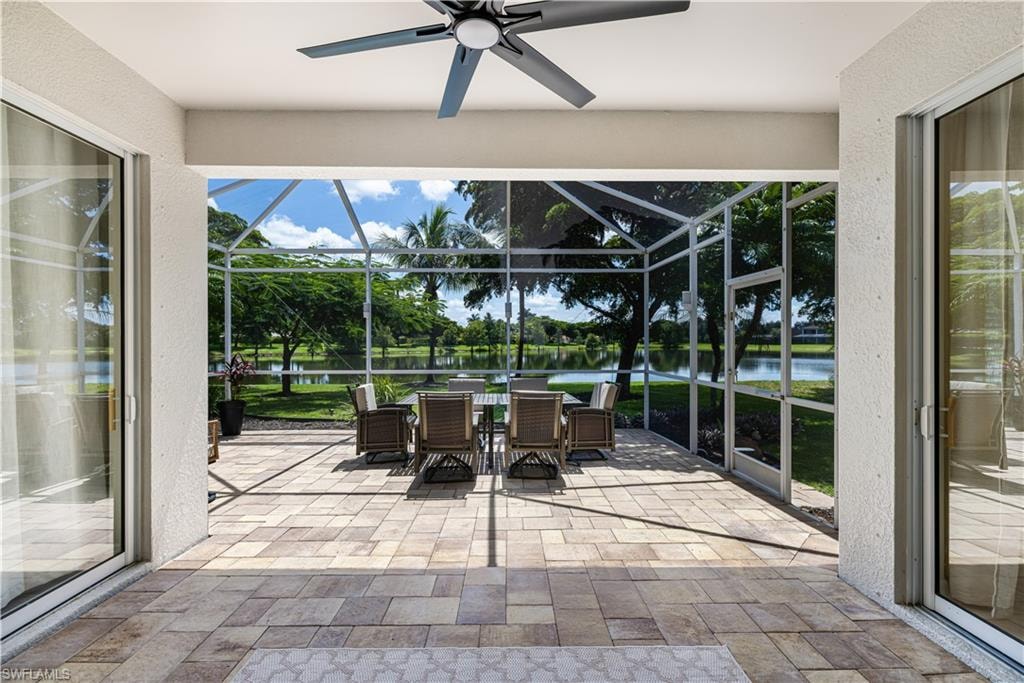 Outdoor living space to entertain lakefront