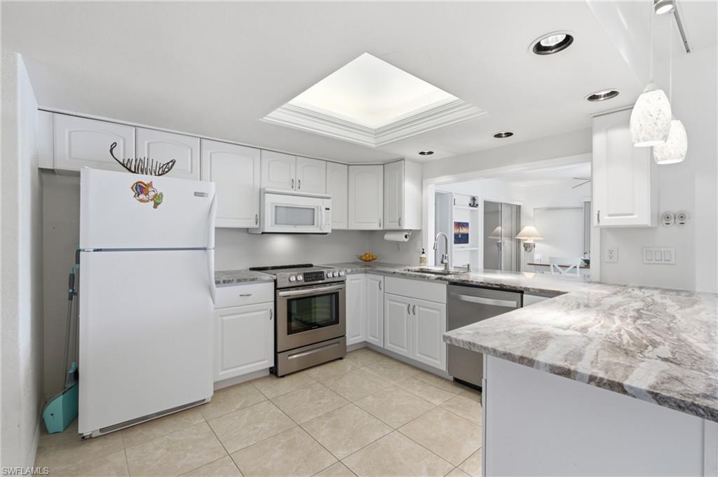 4933 Triton CT W photo 17