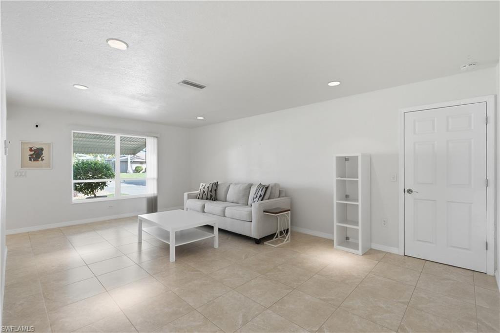 4933 Triton CT W photo 24