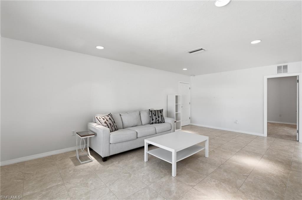 4933 Triton CT W photo 21