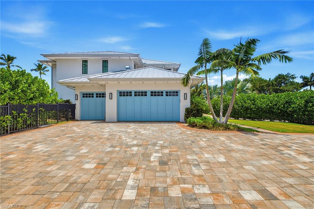 692 Banyan BLVD photo 26