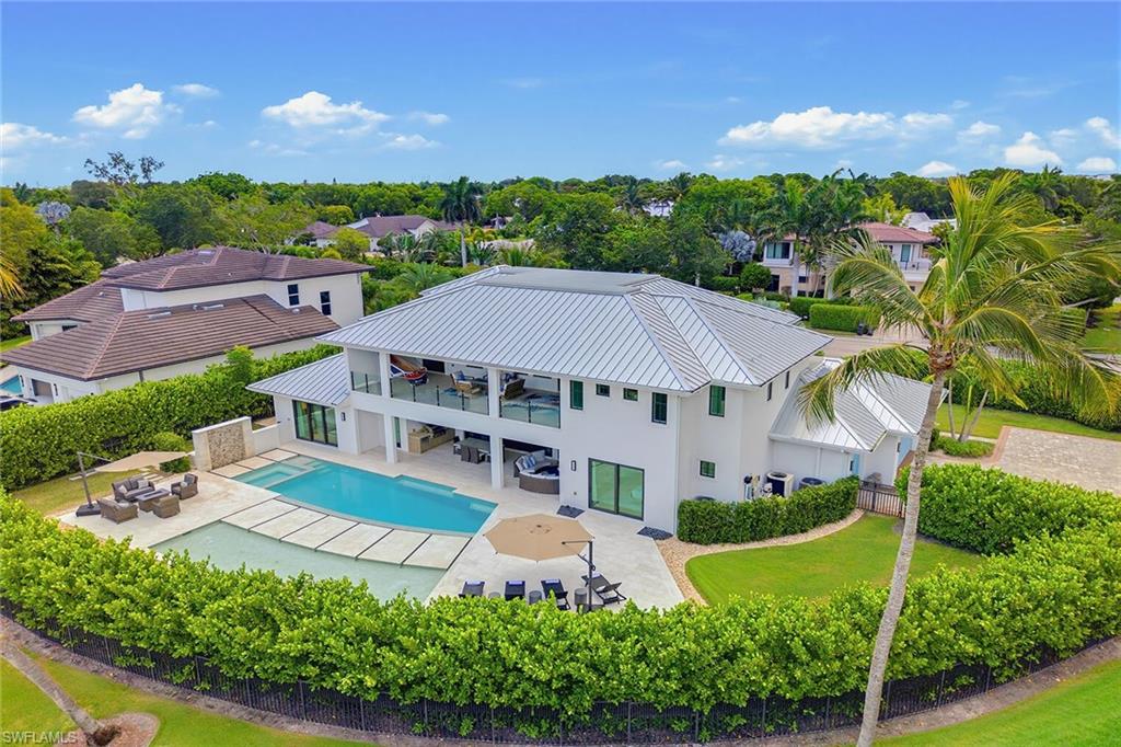 692 Banyan BLVD photo 11