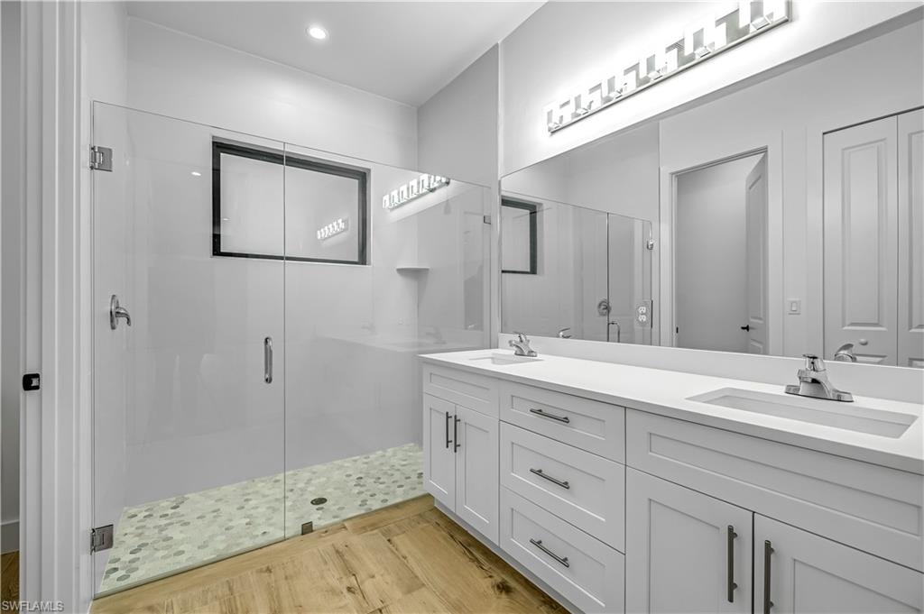 2946 18th AVE NE photo 13