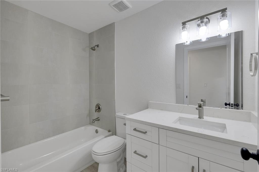 third guest bathroom/tercer bano de invitados