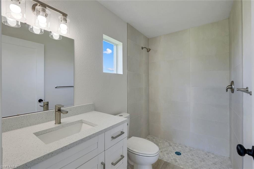 optional second owner's suite - private bath/segundo dormitorio principal - bano privado