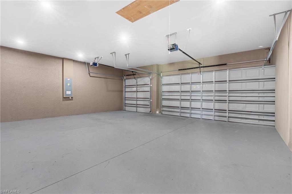 1109 Rush AVE photo 32