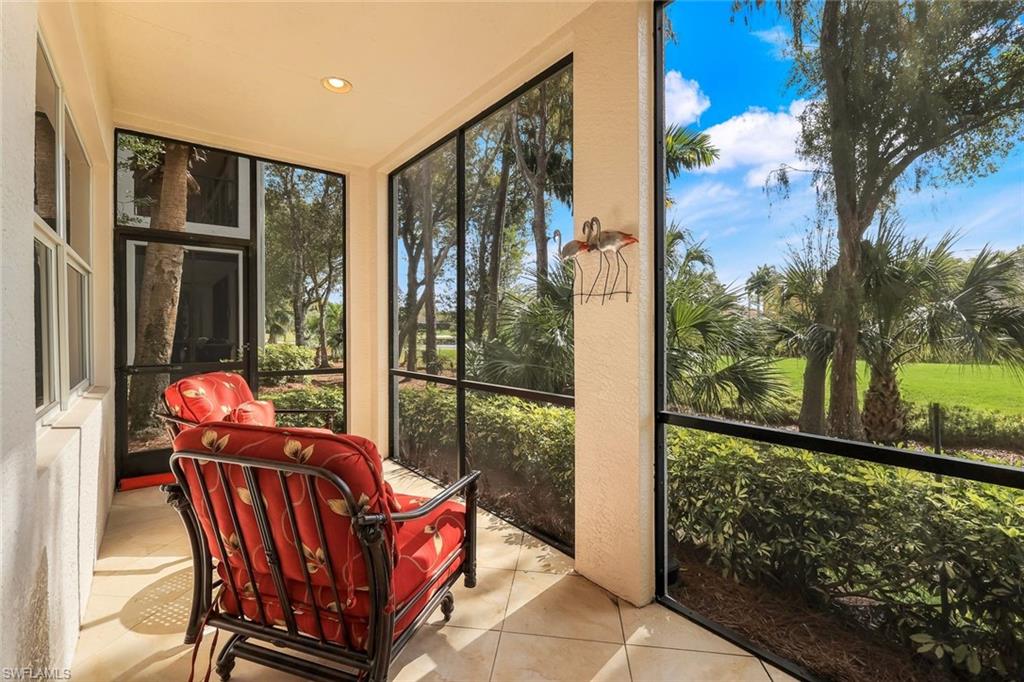 Additional seating area on back lanai