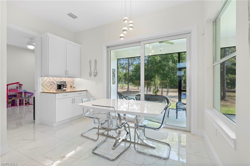 "Eat in Kitchen" area