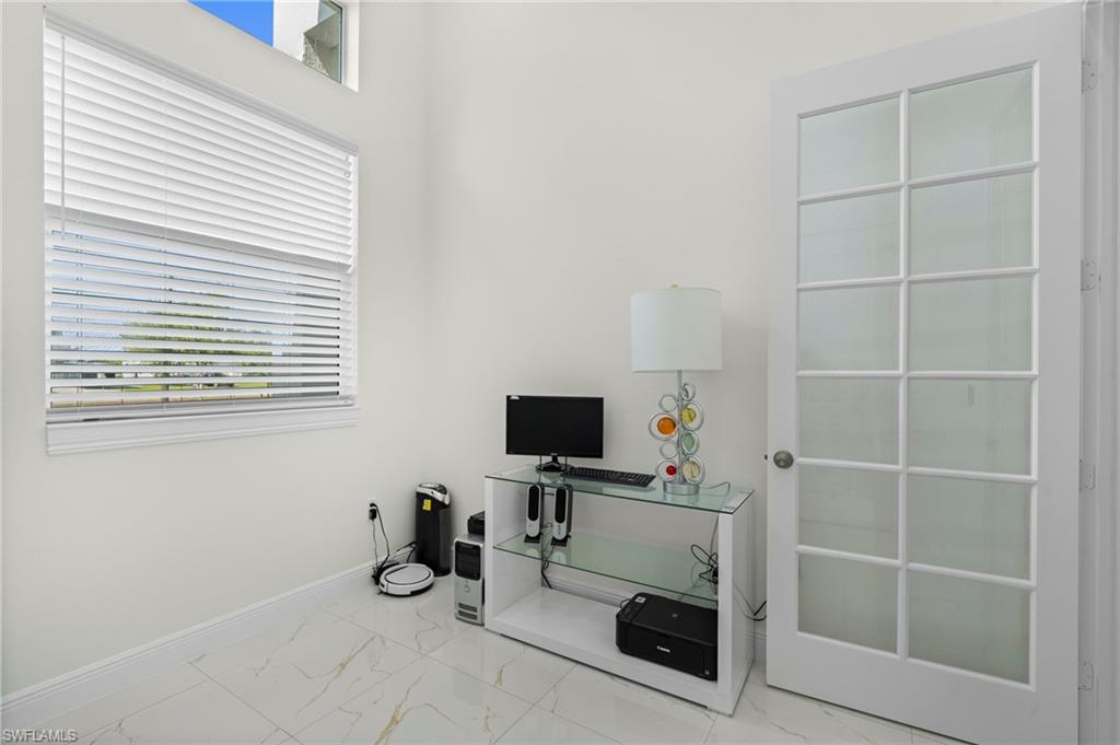 Den used as office... The 14-foot peak provides massive vertical volume and the clerestory window allows plenty of light!