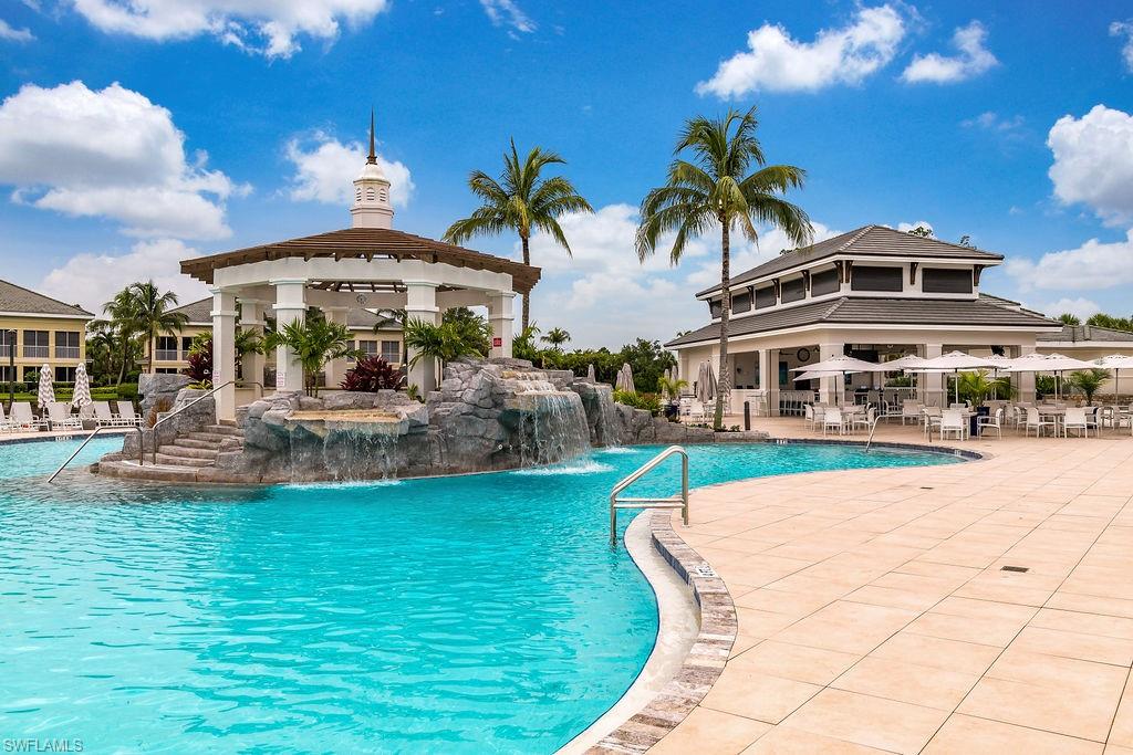 Resort Pool & Tiki Bar