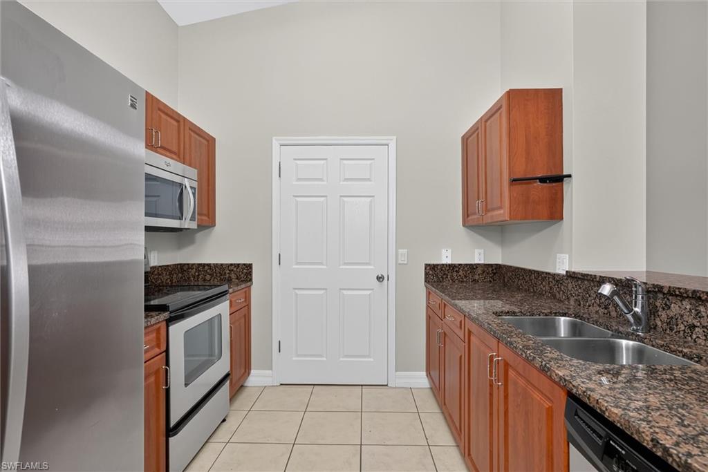 8521 Oakshade CIR 422 photo 12