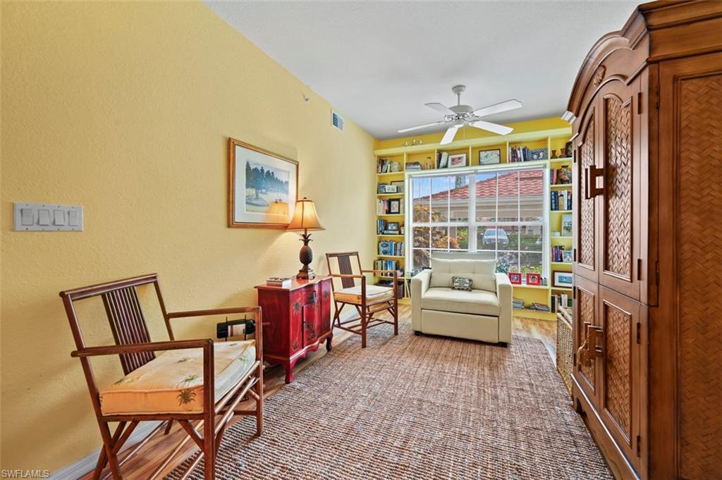 Sitting room with ceiling fan