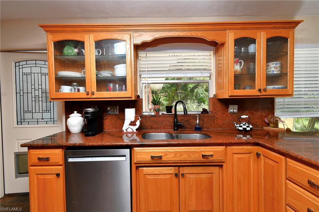 318 FIFTH AVE photo 35