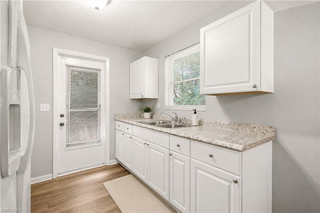 1918 Grace AVE photo 35