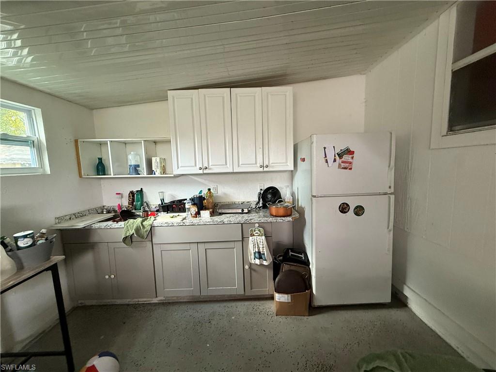 35 Andora ST photo 13
