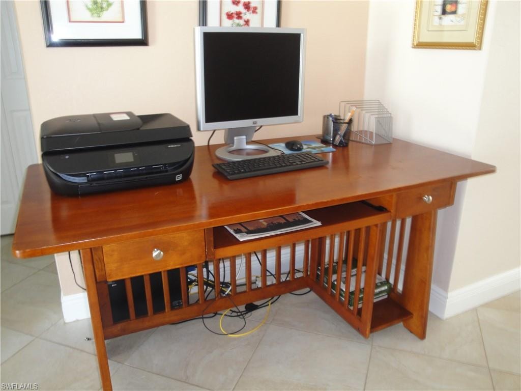 computer nook included