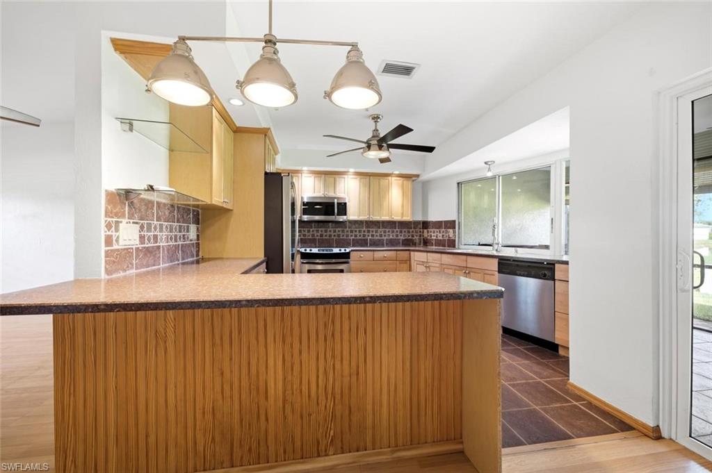 223 Charity CT L5 photo 8