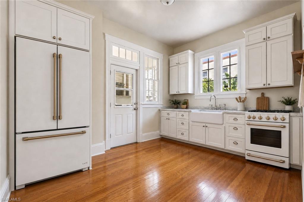 Kitchen -VIRTUALLY REPAIRED & STAGED