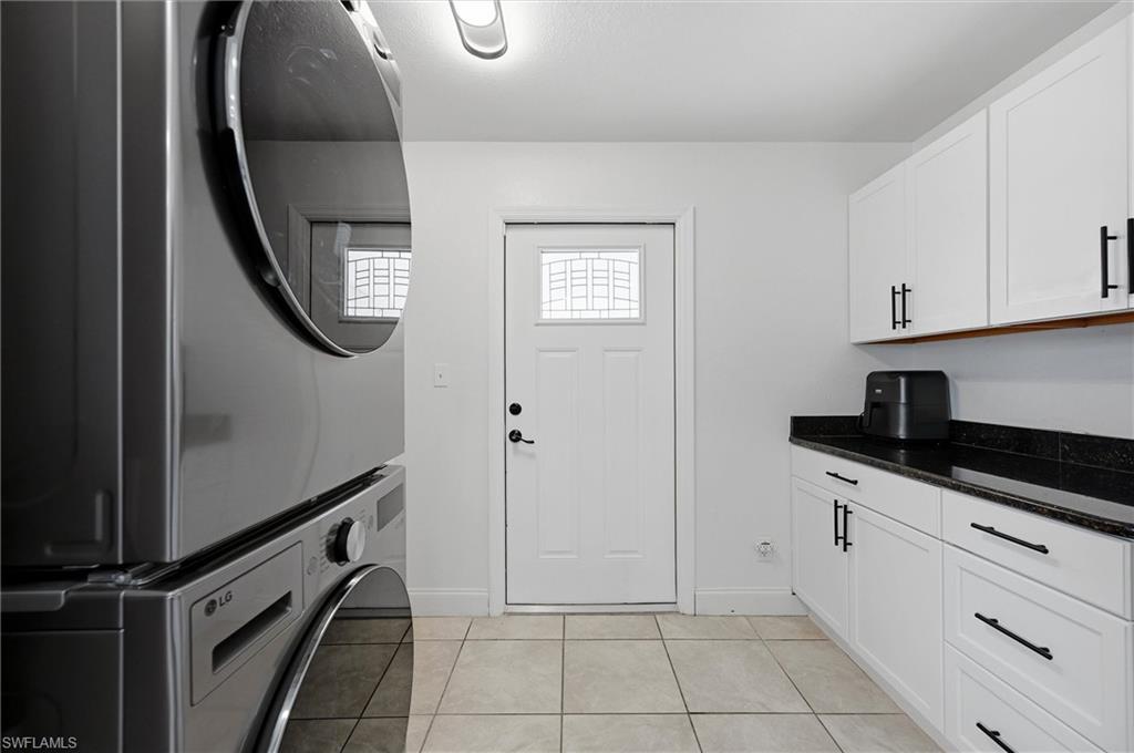 1776 Glenway CT photo 12