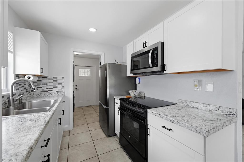 1776 Glenway CT photo 7