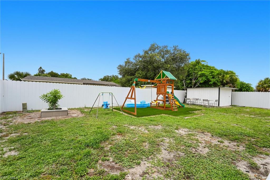 1776 Glenway CT photo 28