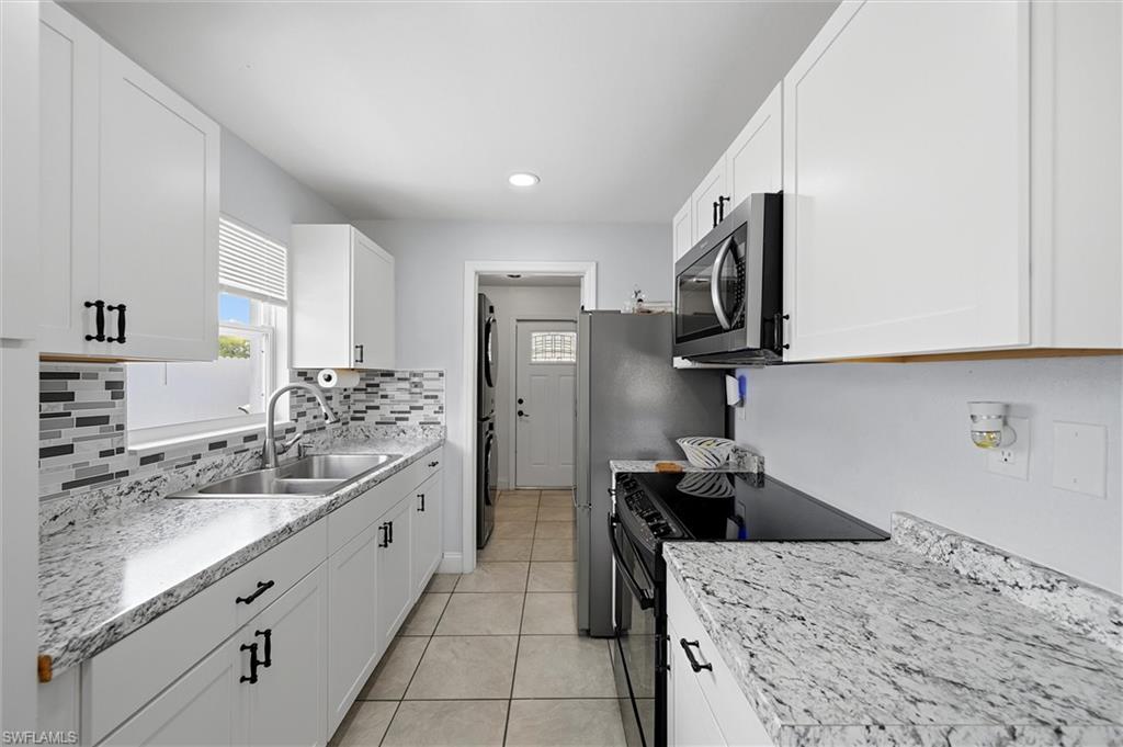 1776 Glenway CT photo 9