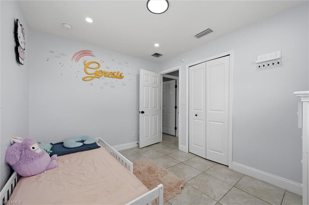 1776 Glenway CT photo 19