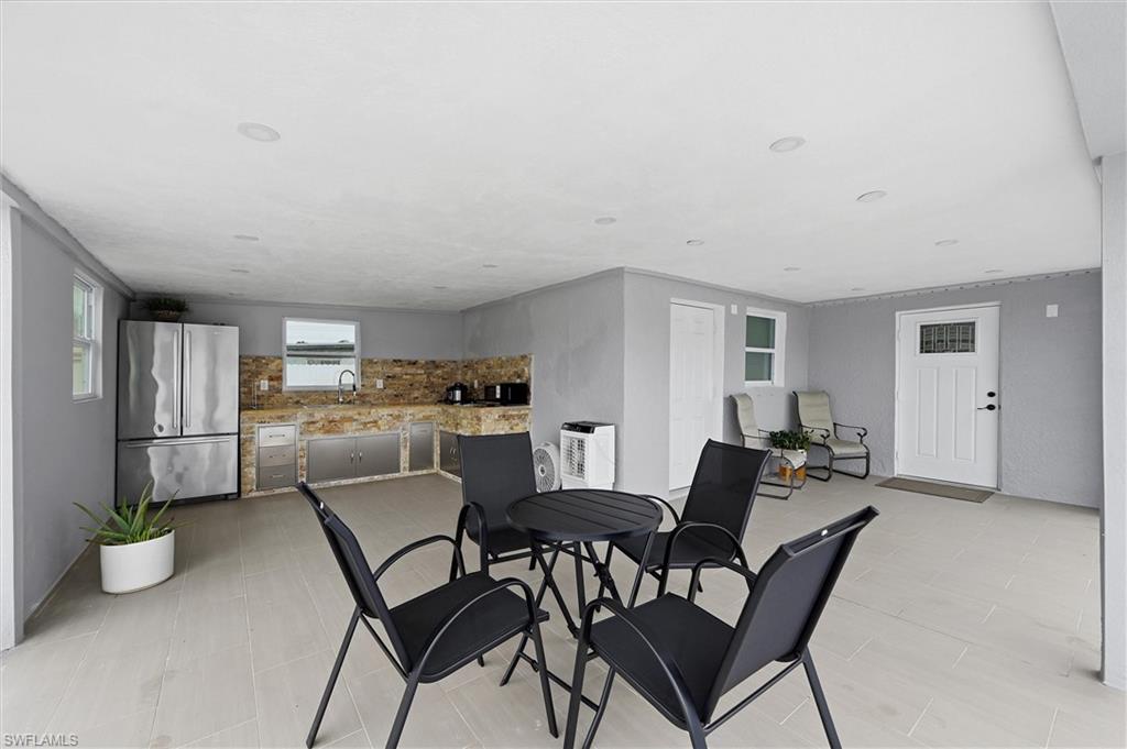 1776 Glenway CT photo 25