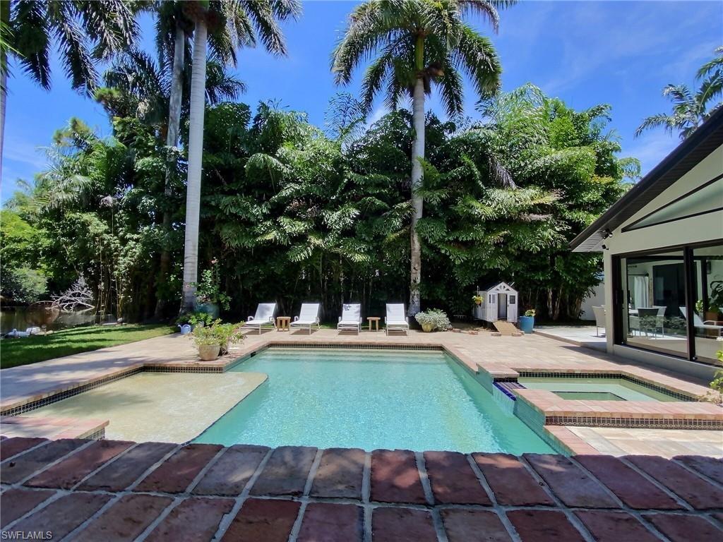1031 Diana AVE photo 6