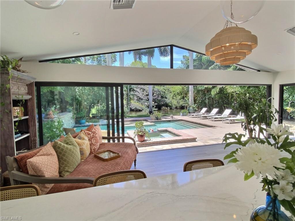 1031 Diana AVE photo 17