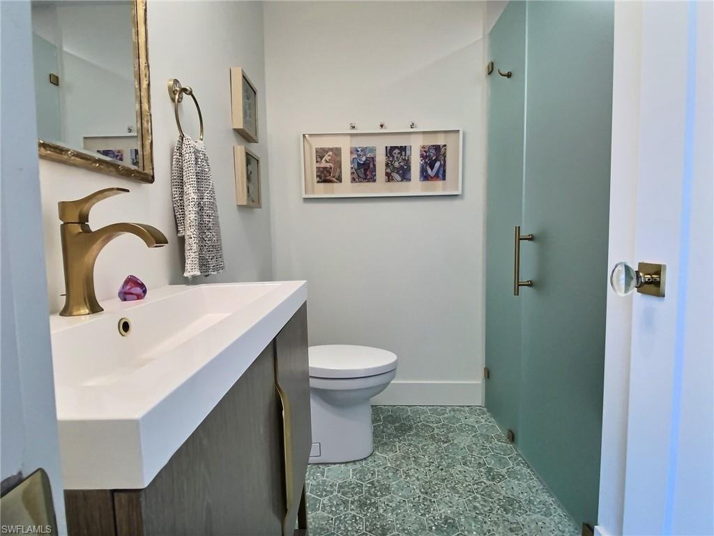 1031 Diana AVE photo 26