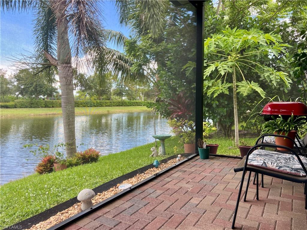 Screened lanai, lake view