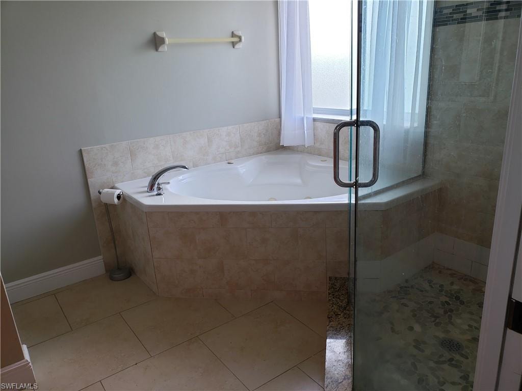 Soaker Tub with walk in shower