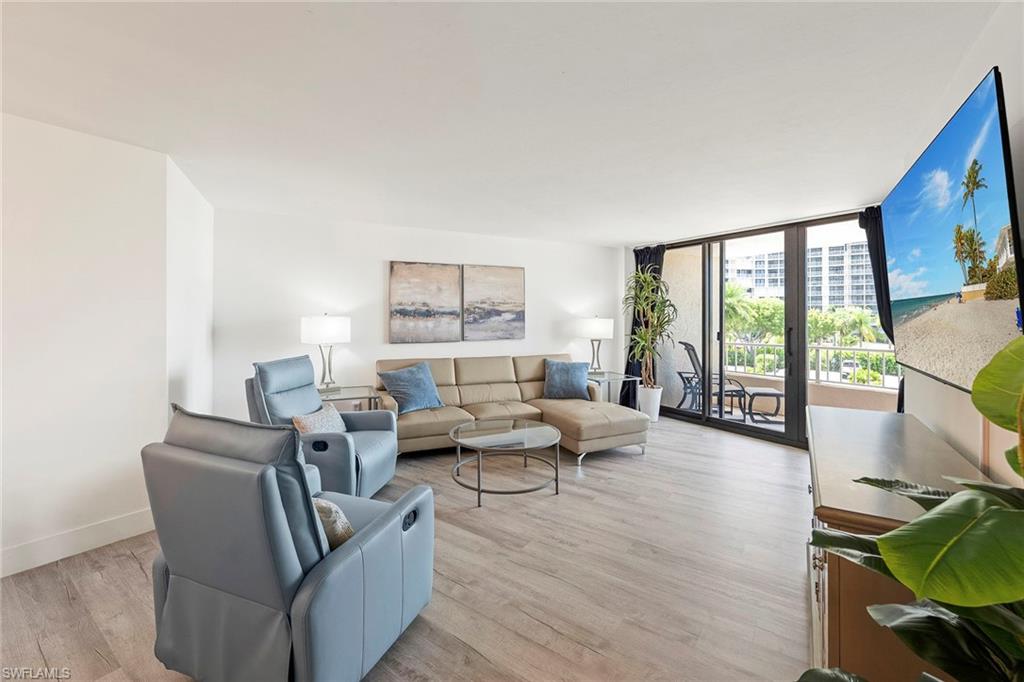 380 Seaview CT 207