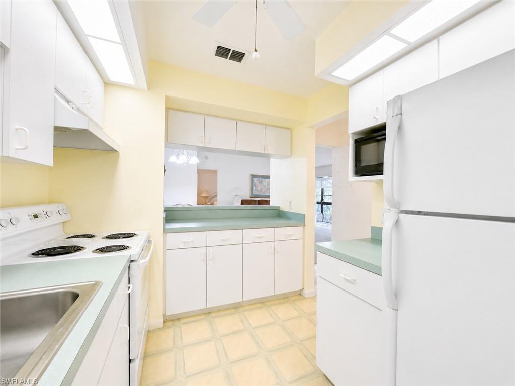 8041 Woods CIR 14 photo 22