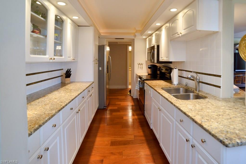 4001 GULF SHORE BLVD N 500 photo 8