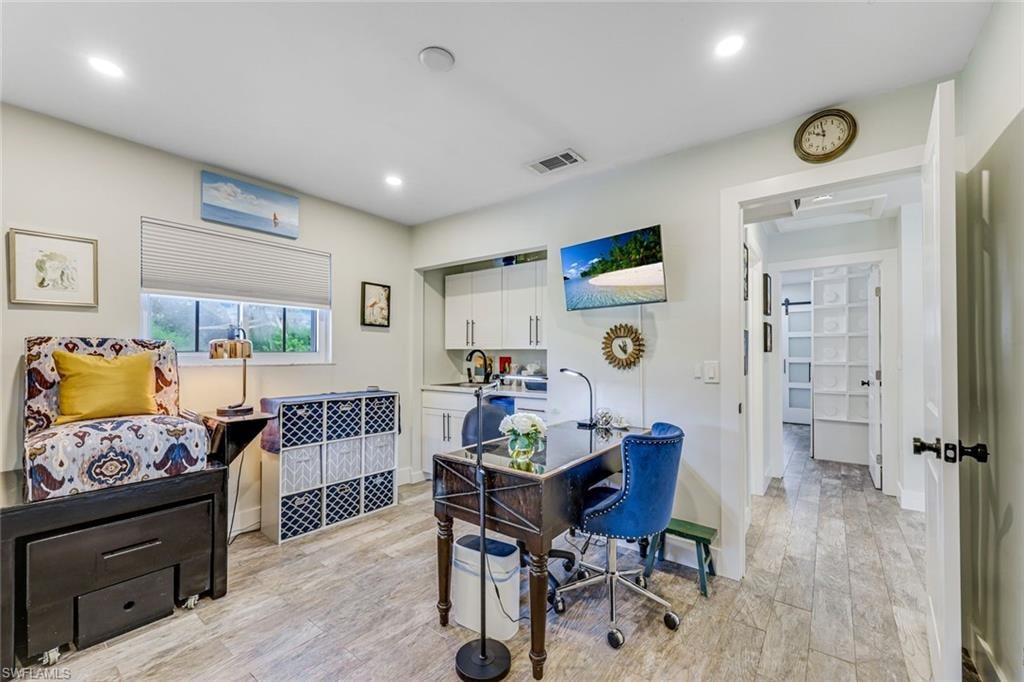 2385 Sunset AVE photo 9