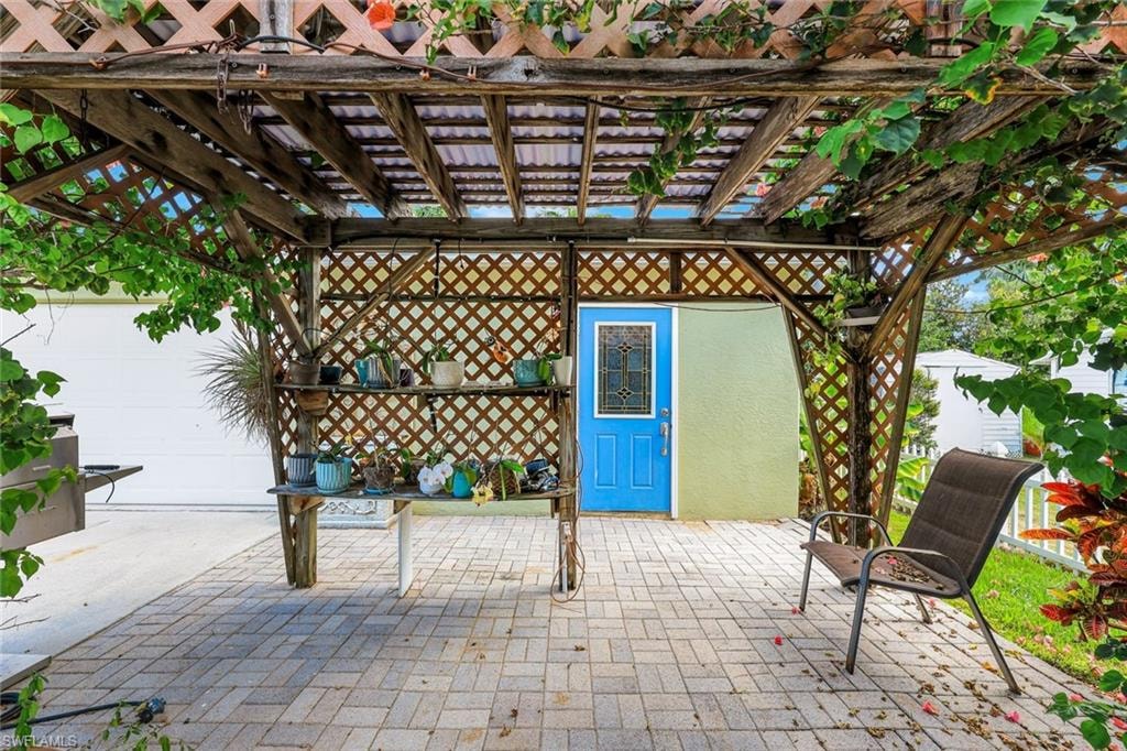2385 Sunset AVE photo 11