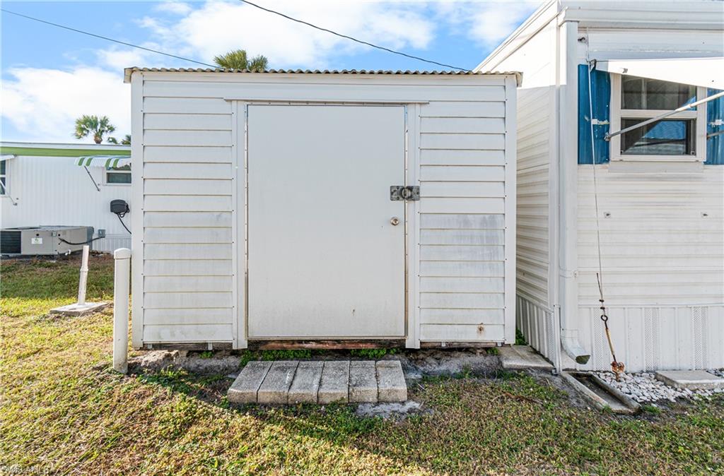 5558 Palm Beach BLVD 45 photo 20