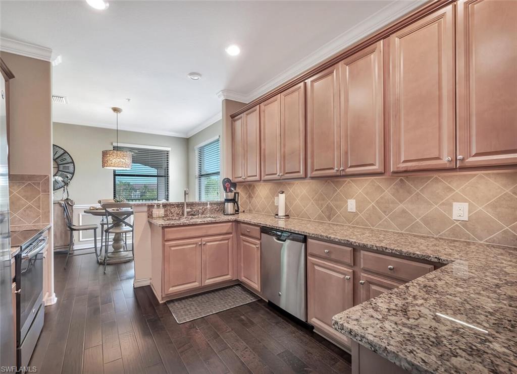9485 Casoria CT 202 photo 13