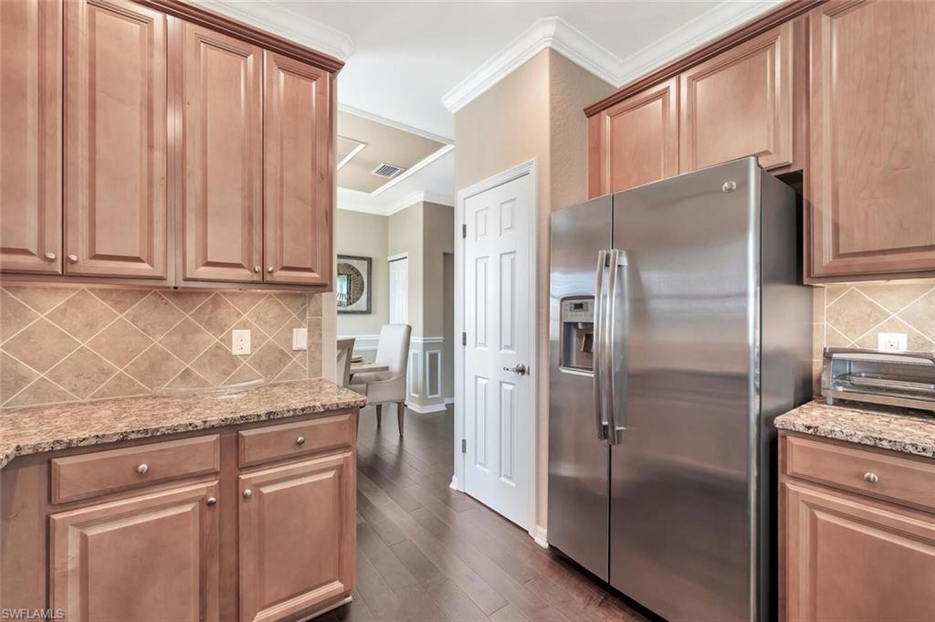9485 Casoria CT 202 photo 16