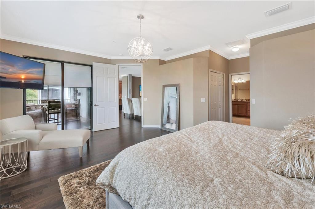 Primary Bedroom/King Bed