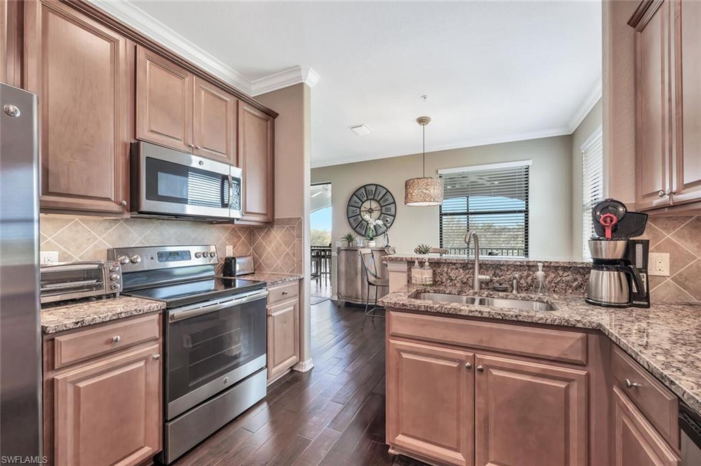 9485 Casoria CT 202 photo 14