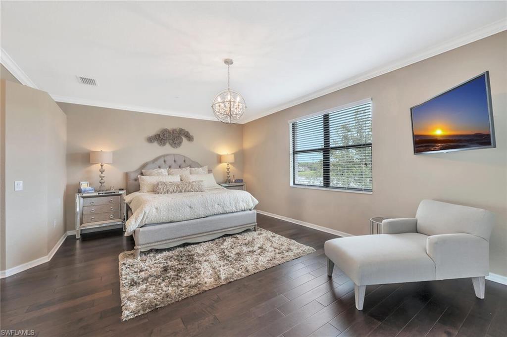 Primary Bedroom/King Bed
