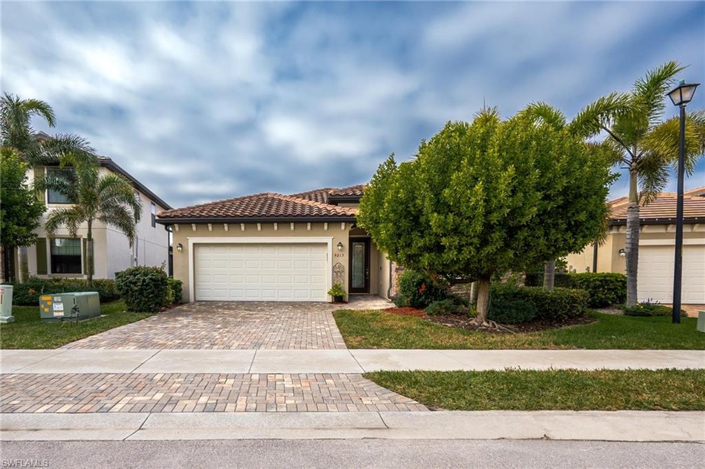 9215 Shadow Oak LN