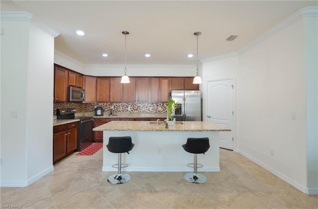 9215 Shadow Oak LN