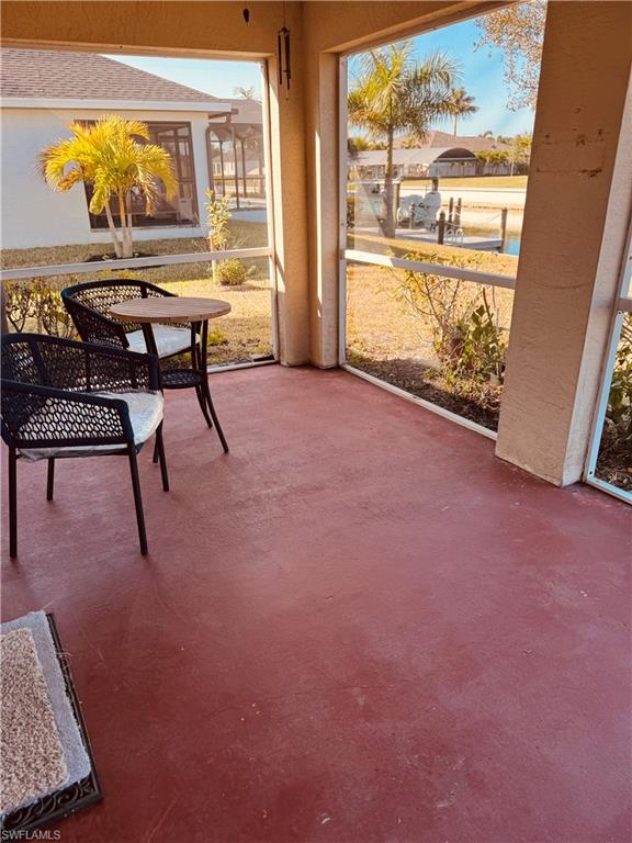 View of sunroom / solarium