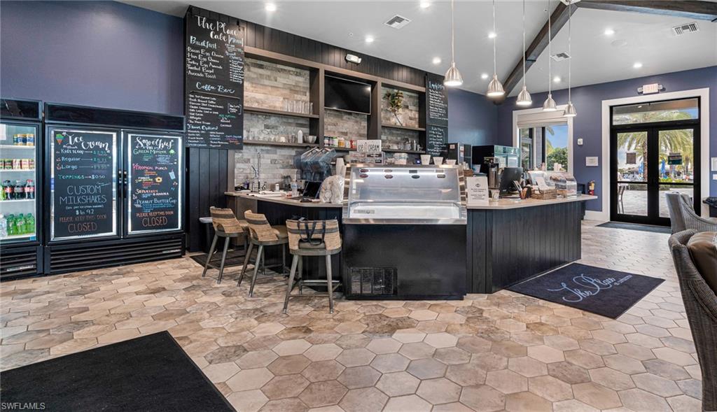 Marketplace & Cafe