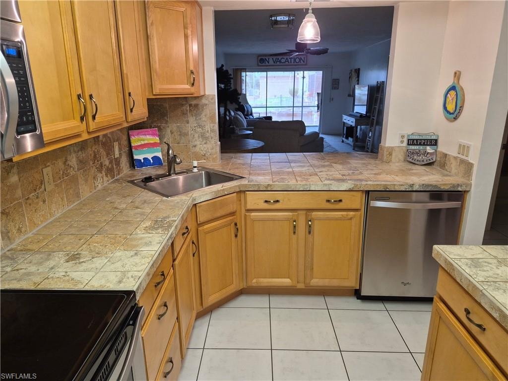 830 SW 48th TER 3 photo 6