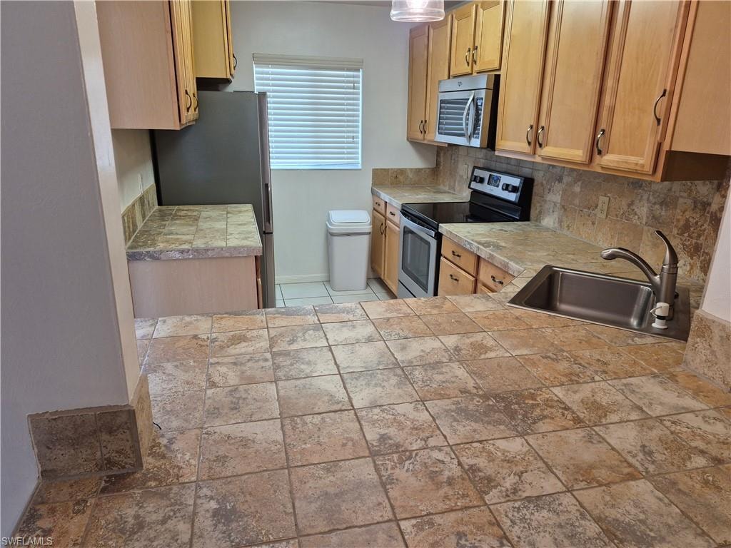 830 SW 48th TER 3